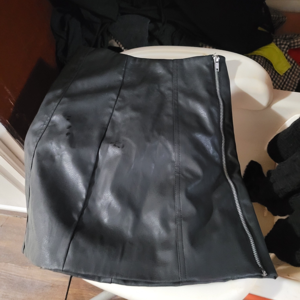 H&M Black Mini Skirt with Zipper Detail
